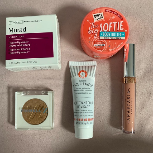 BNWT skincare/makeup lot - Picture 1 of 2
